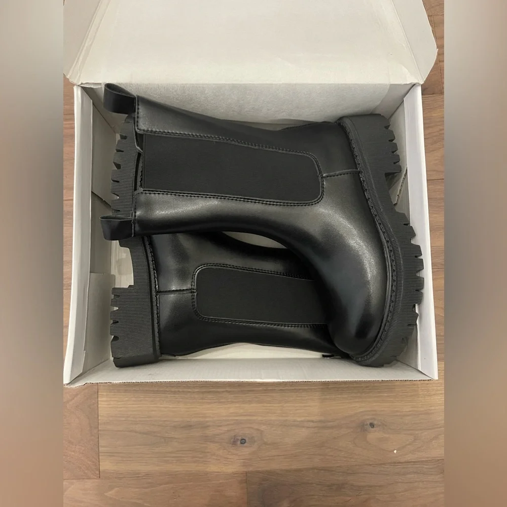 NIB Sz 39 (8) Blk Boots w/zipper - Picture 7 of 7